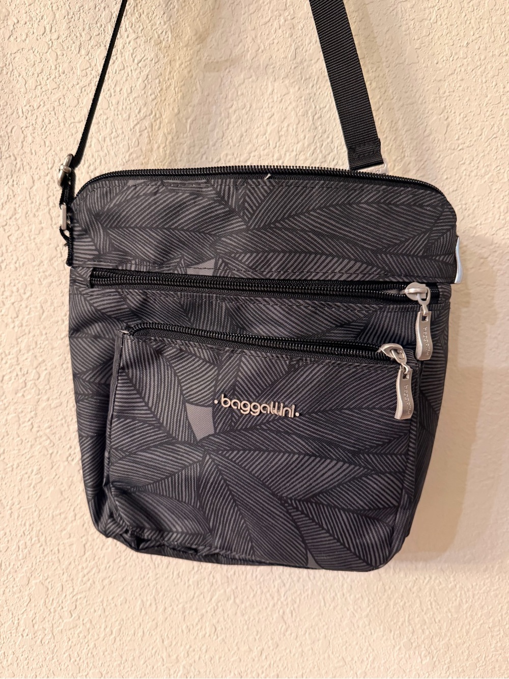 Baggallini Black Leaf-Print Crossbody Messenger Bag